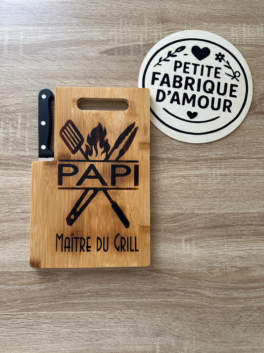 Planche à Découper avec Couteau Intégré – "Maître du Grill"
